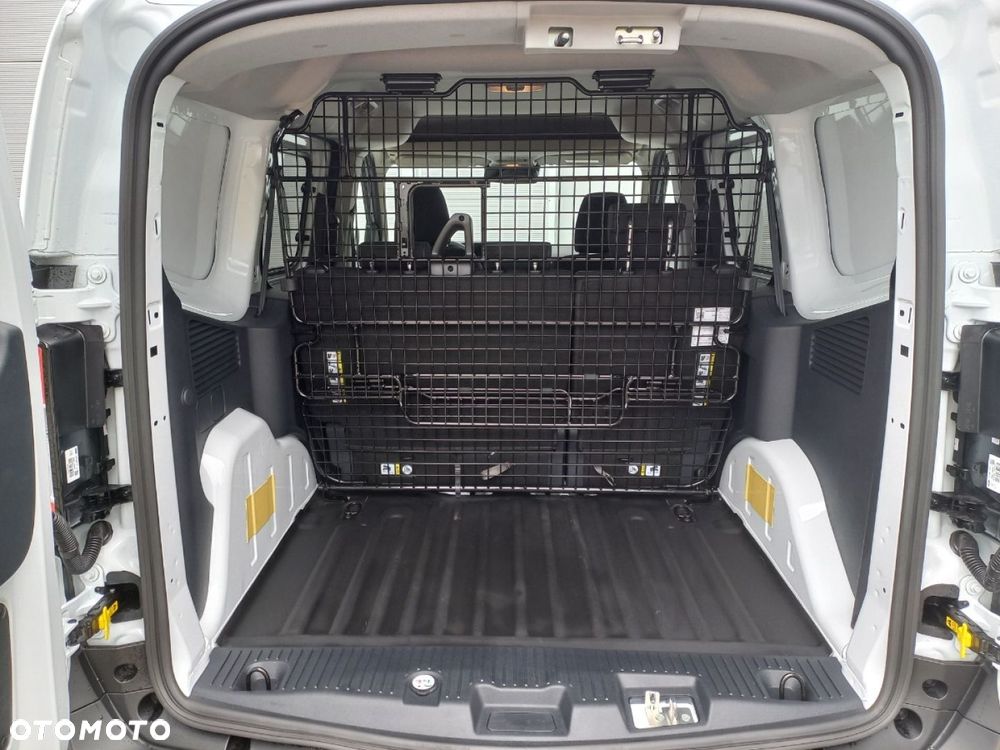 Ford Transit Courier - 14