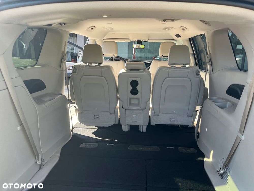 Chrysler Pacifica - 10