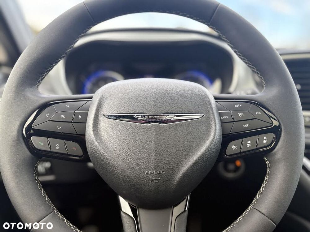 Chrysler Pacifica - 12