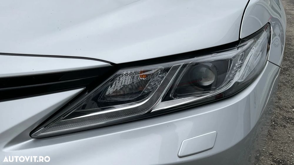 Toyota Camry 2.5 Hybrid Business - 16