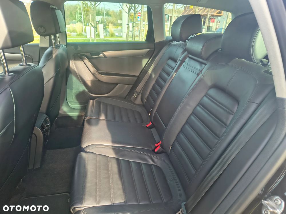 Volkswagen Passat Variant 2.0 TDI BlueMotion Technology Highline - 13