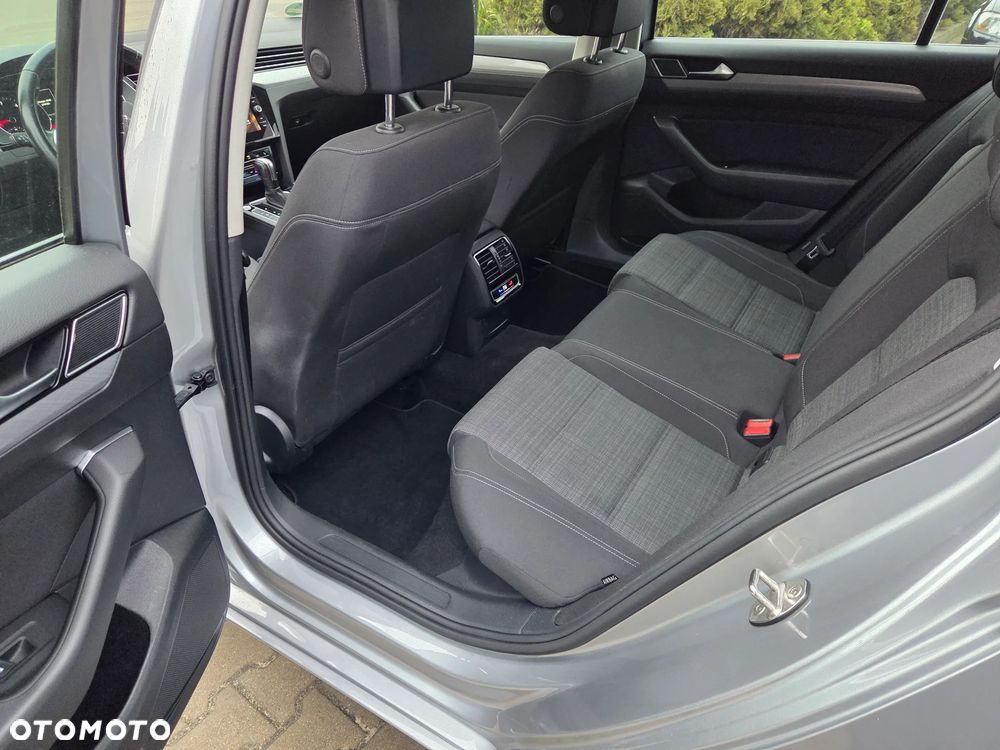 Volkswagen Passat 2.0 TDI SCR DSG Business - 10