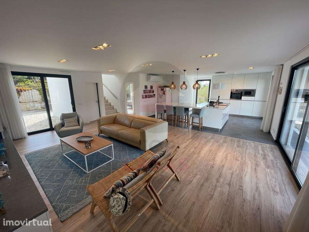 Moradia T4 estilo contemporâneo com piscina no Nadadouro - Grande imagem: 3/25