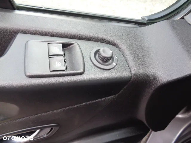 Nissan NV300 - 25