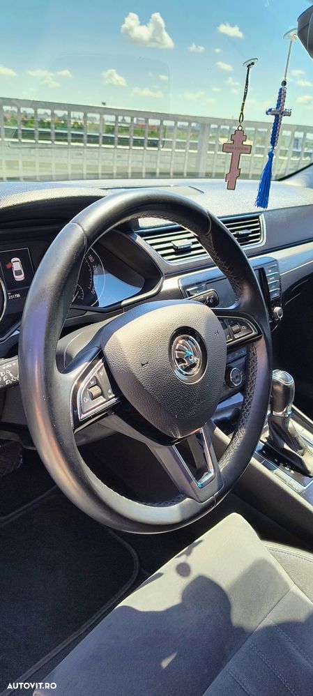 Skoda Superb 2.0 TDI DSG Style - 38