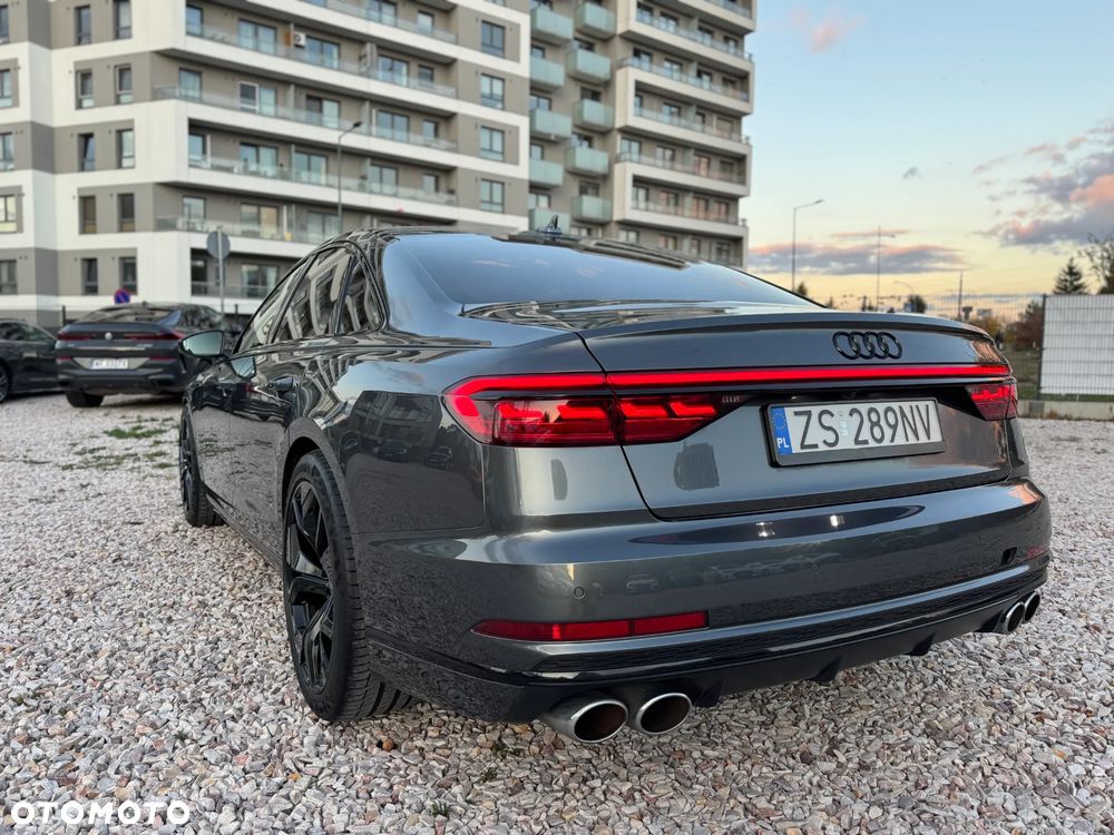 Audi S8 - 11