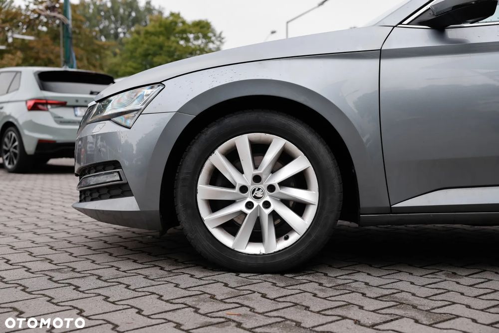 Skoda Superb 2.0 TDI SCR Style DSG - 5