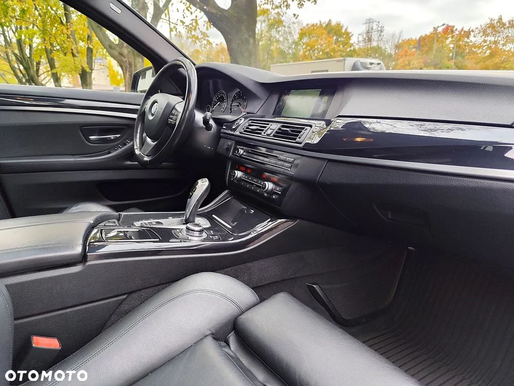 BMW Seria 5 525d xDrive Touring Sport-Aut Luxury Line - 11