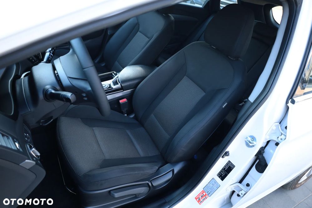 Hyundai i40 Kombi blue 1.6 Family+ - 13