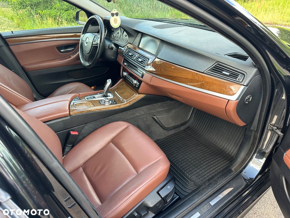 BMW Seria 5 520i Luxury Line - 9