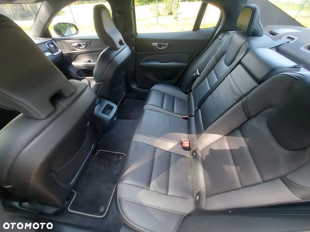 Volvo S60 T4 R-Design - 30