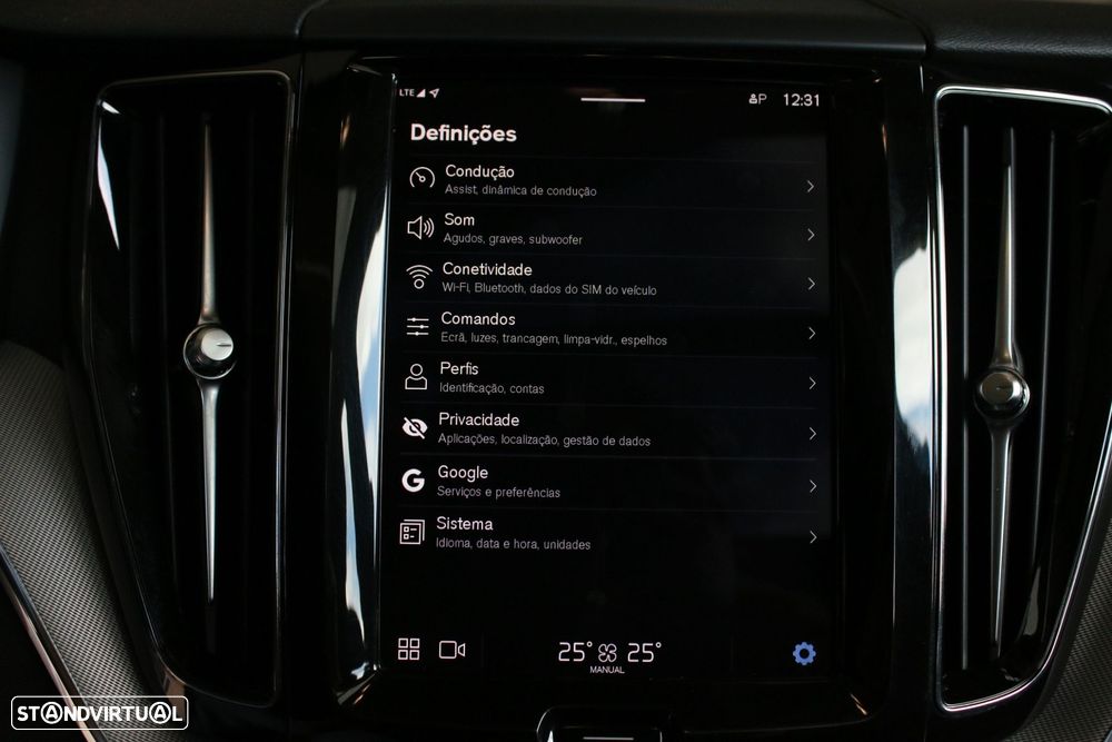 Volvo XC 60 2.0 T6 PHEV Plus Dark AWD — fotografia 19