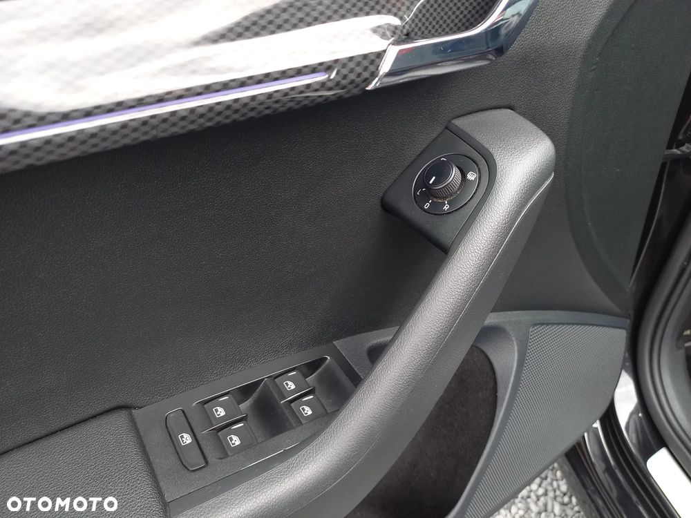 Skoda Octavia 2.0 TDI SCR RS DSG - 30