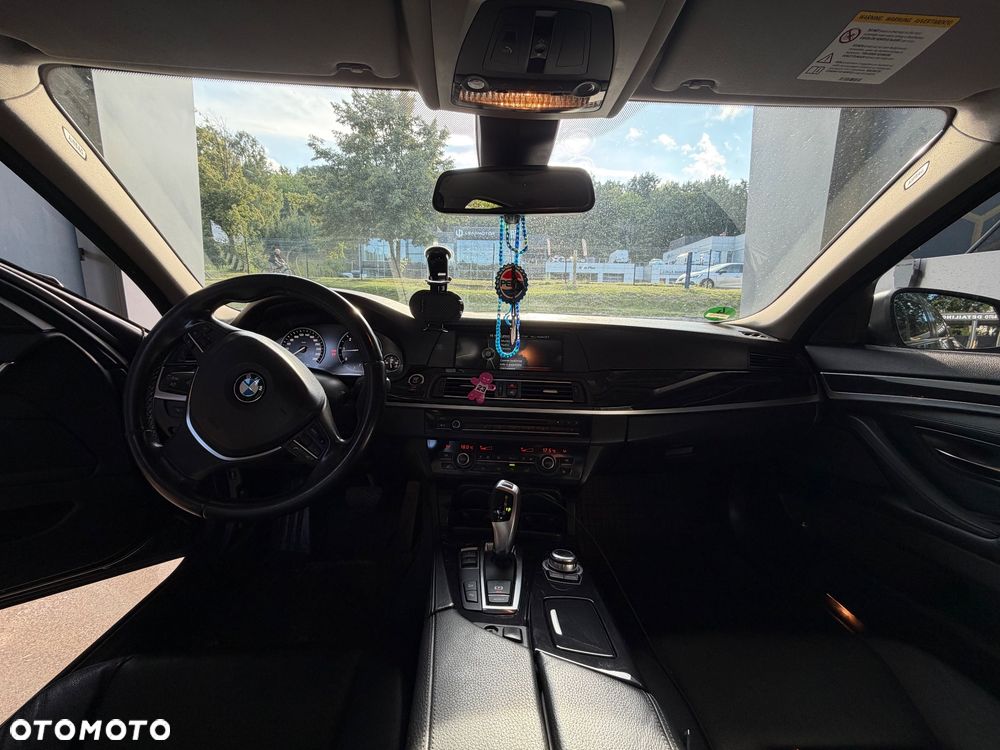BMW Seria 5 525d xDrive - 8