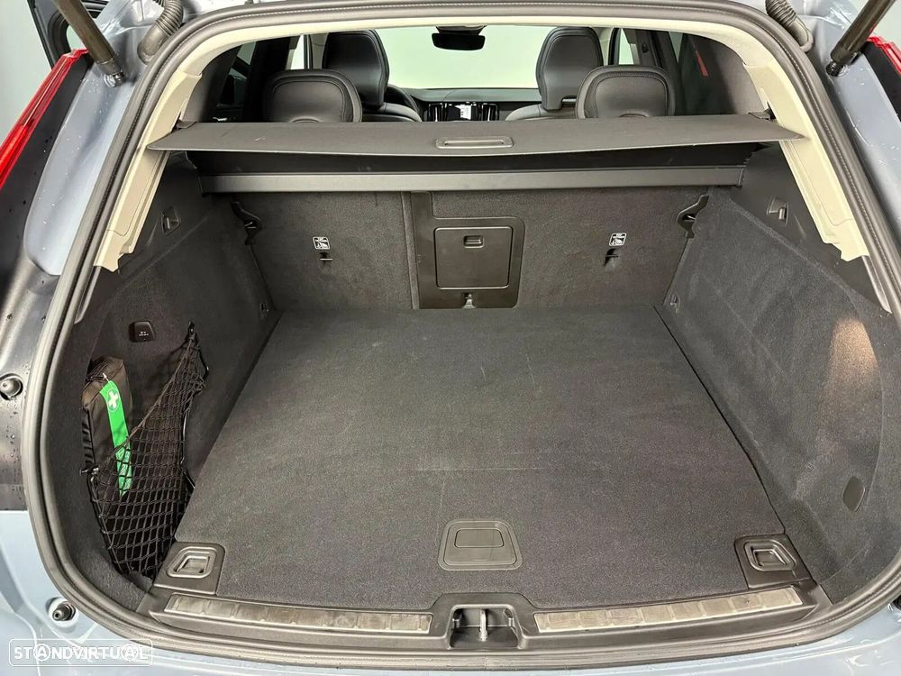 Volvo XC 60 2.0 T8 PHEV Plus Bright AWD - 23