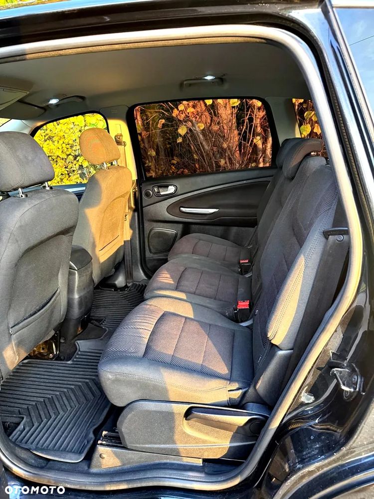 Ford S-Max - 11