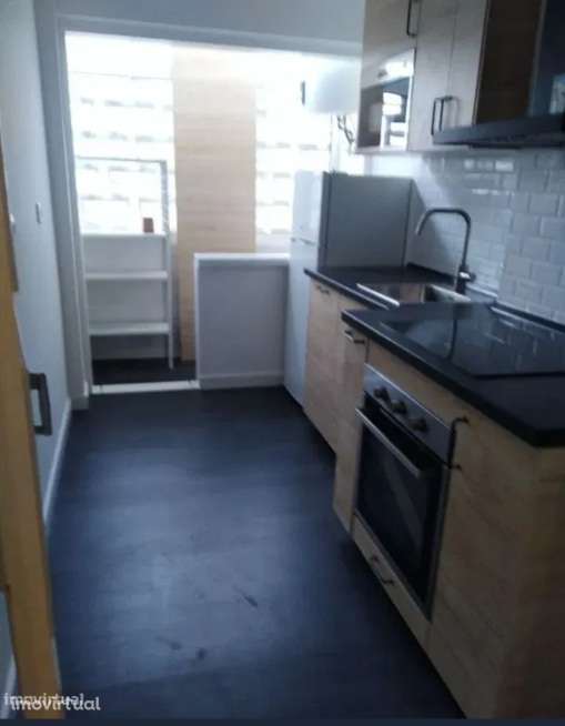 Fantástico T1 renovado c/ vista desafogada sito nas Avenidas Novas - Grande imagem: 5/8