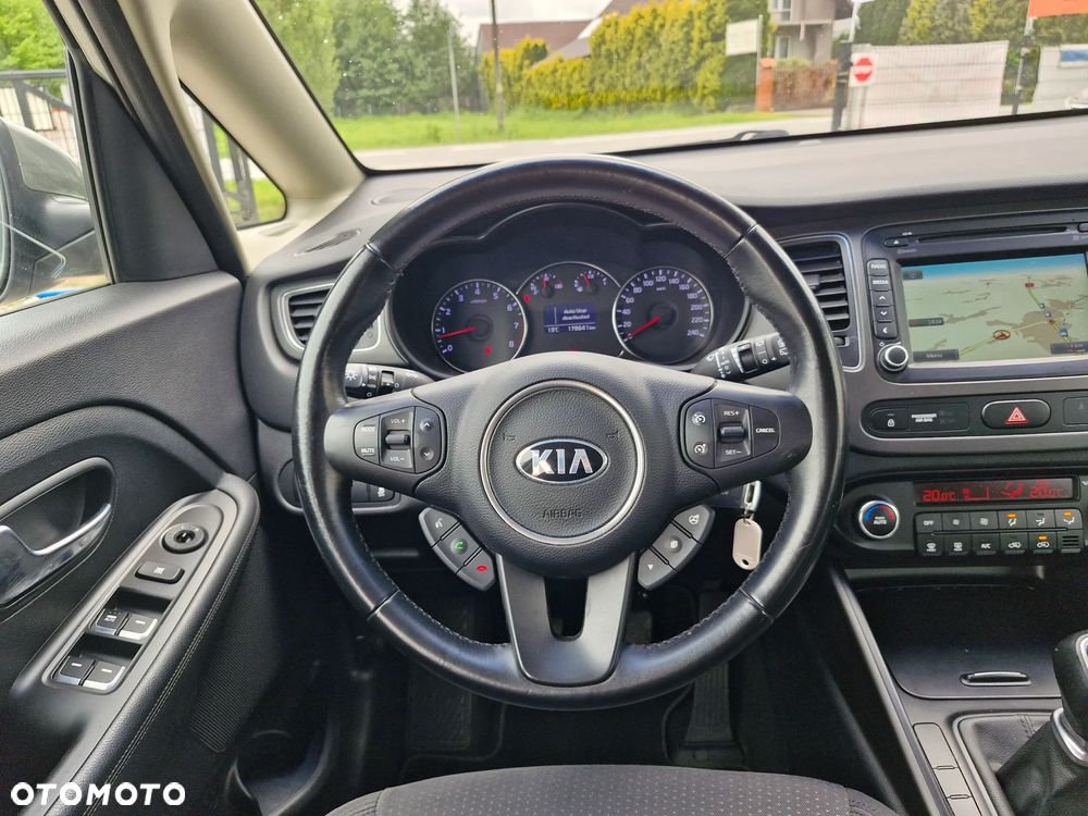 Kia Carens - 23