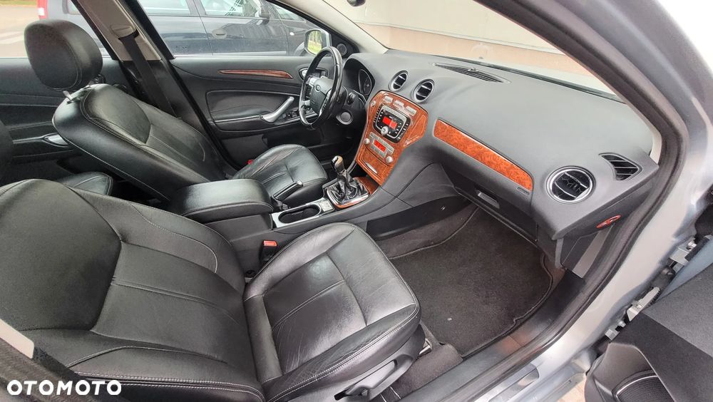 Ford Mondeo 2.0 Ghia - 22