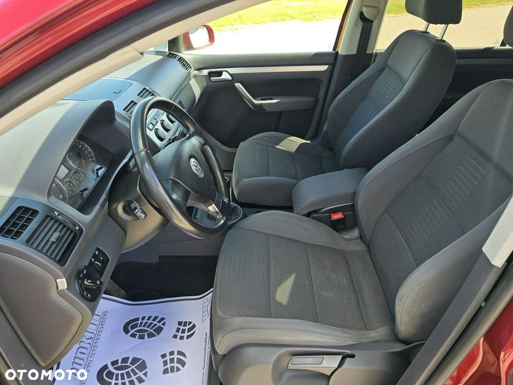 Volkswagen Touran - 16