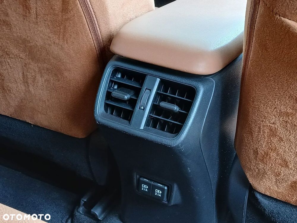 Lexus UX - 35