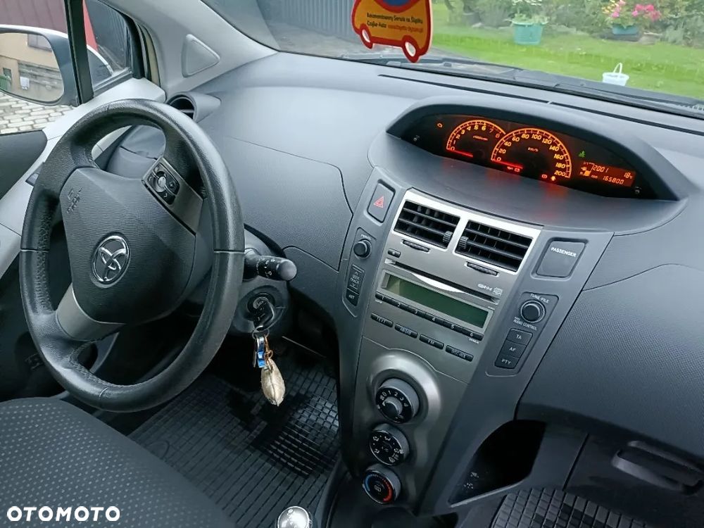 Toyota Yaris - 4