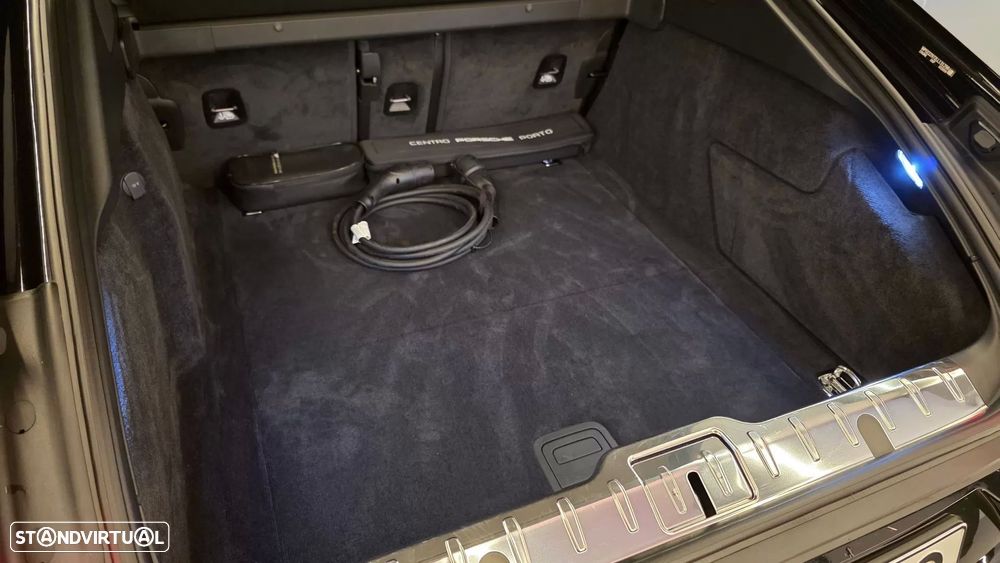 Porsche Panamera 4 E-Hybrid - 24