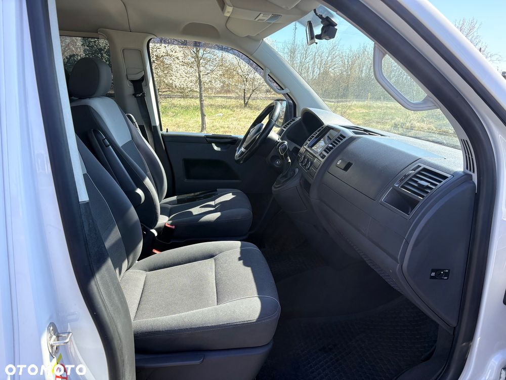 Volkswagen Multivan - 12