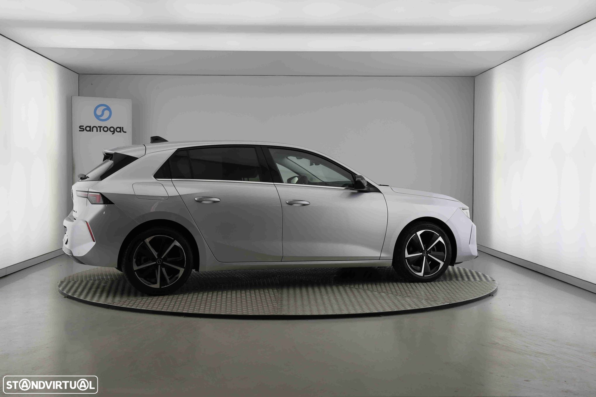 Opel Astra 1.2 T Elegance - 3