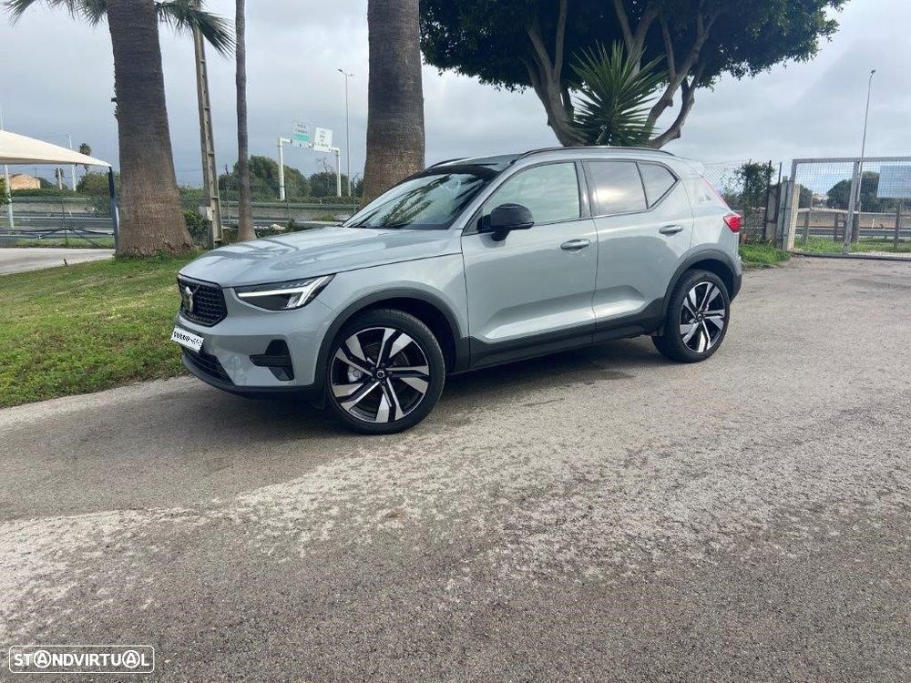 Volvo XC 40 2.0 B3 Plus Dark - 24
