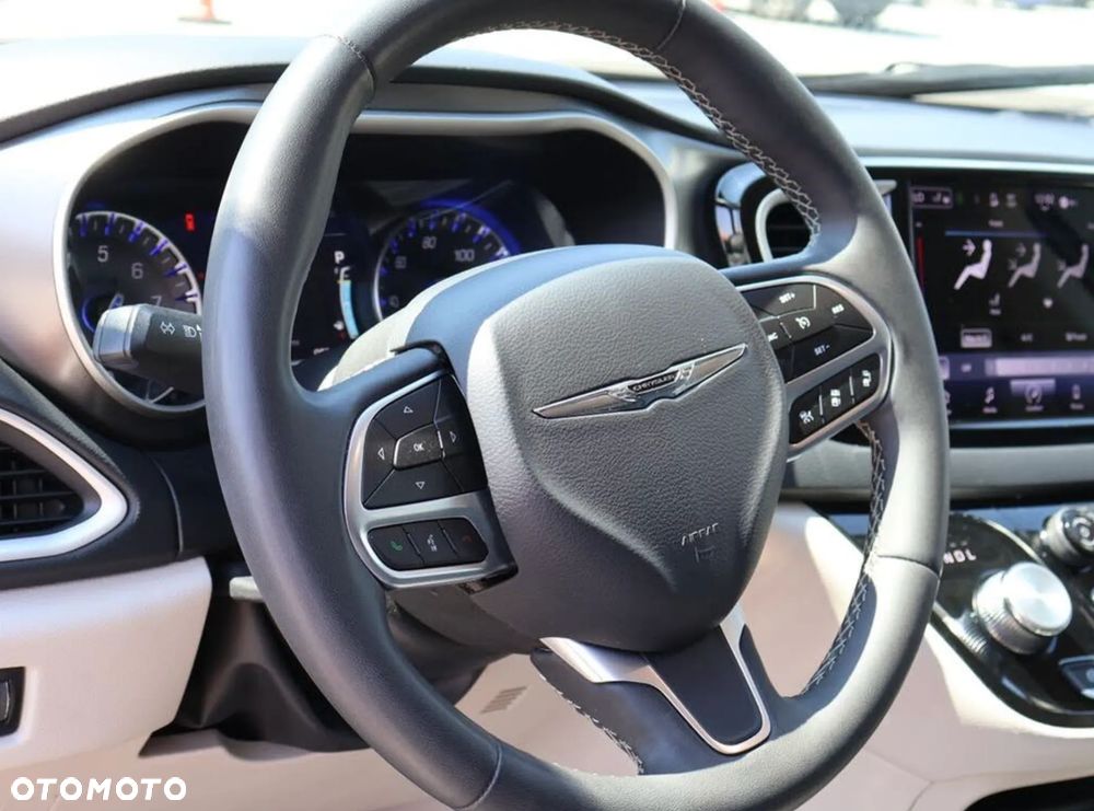 Chrysler Pacifica - 8