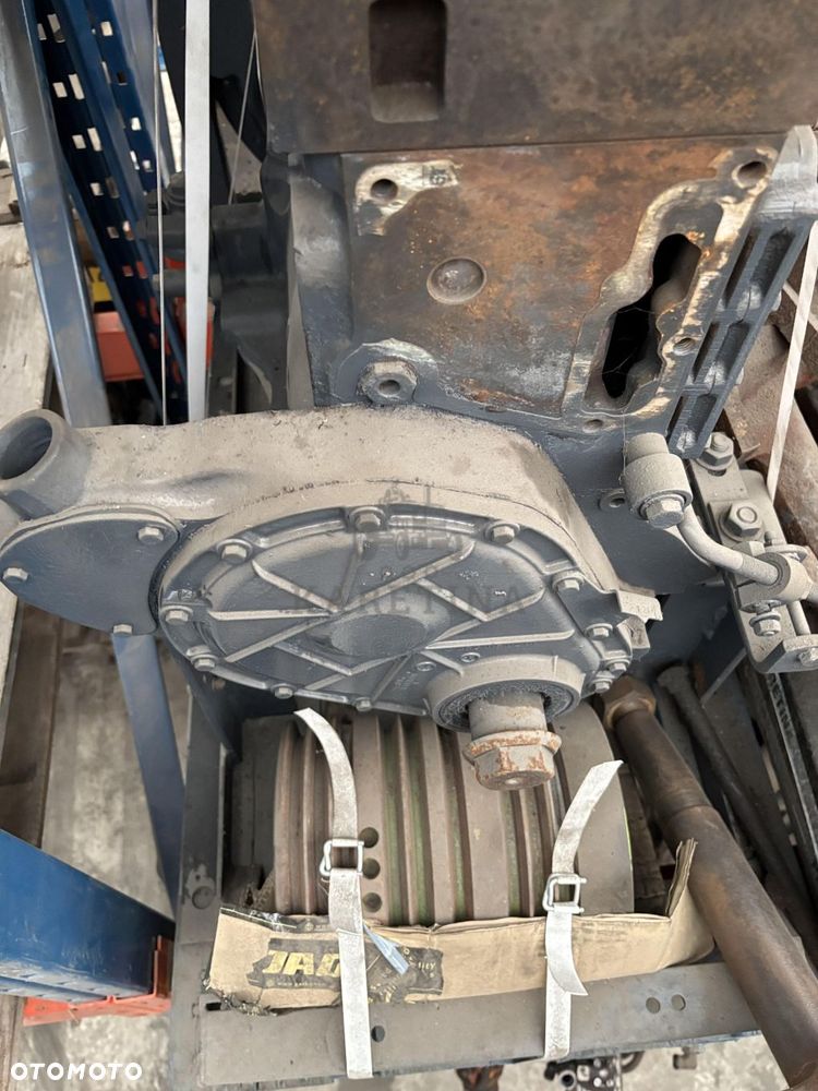 Mercedes OM 352 OM 352 5,7 L Silnik Blok Pokrywa CZĘŚCI 3520150201 3621880102 - 6
