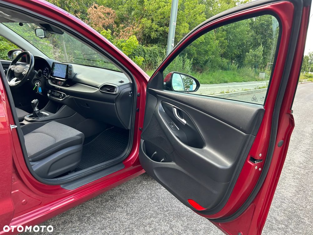 Hyundai i30 1.5 DPI Classic + - 18