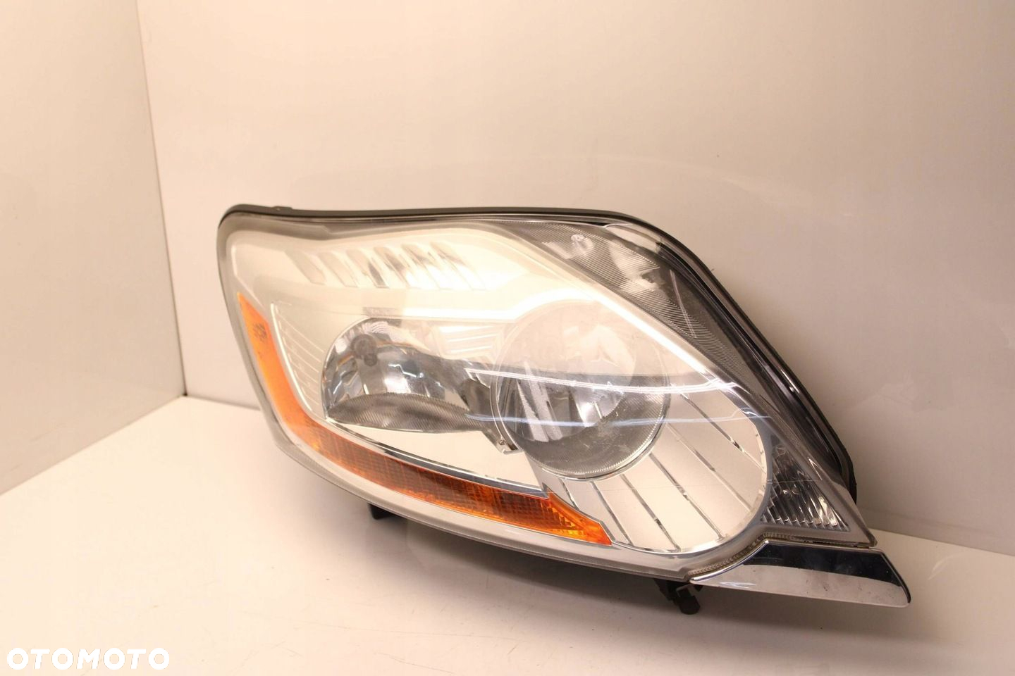 FORD KUGA MK1 08R- REFLEKTOR PRAWY LAMPA PRAWA PRZEDNIA PRZÓD - 2