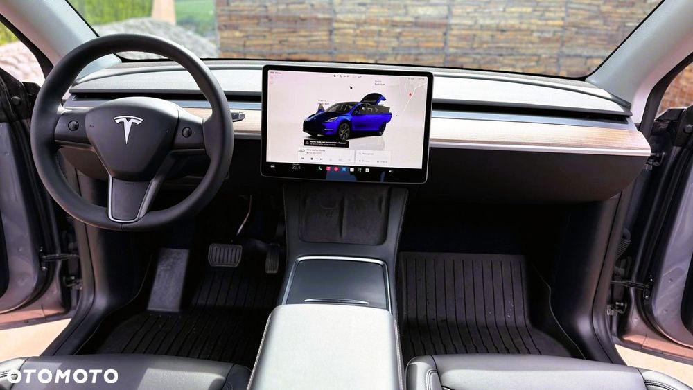 Tesla Model Y Long Range AWD - 16