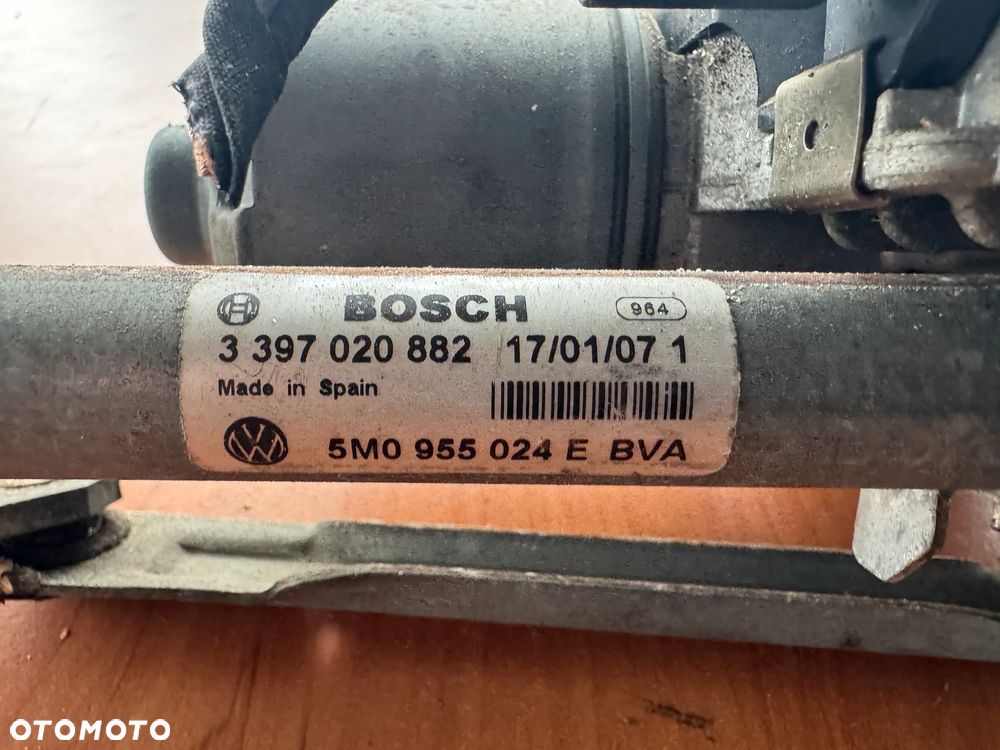 Silnik ramiona wycieraczki prawy Golf V plus 5m0955024e mechanizm wycieraczek - 2