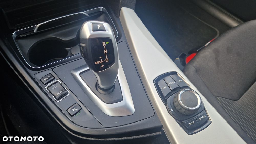 BMW 3GT 320i GPF Business Edition - 19