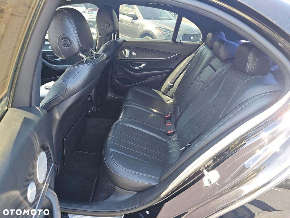 Mercedes-Benz Klasa E 300 9G-TRONIC Avantgarde - 9