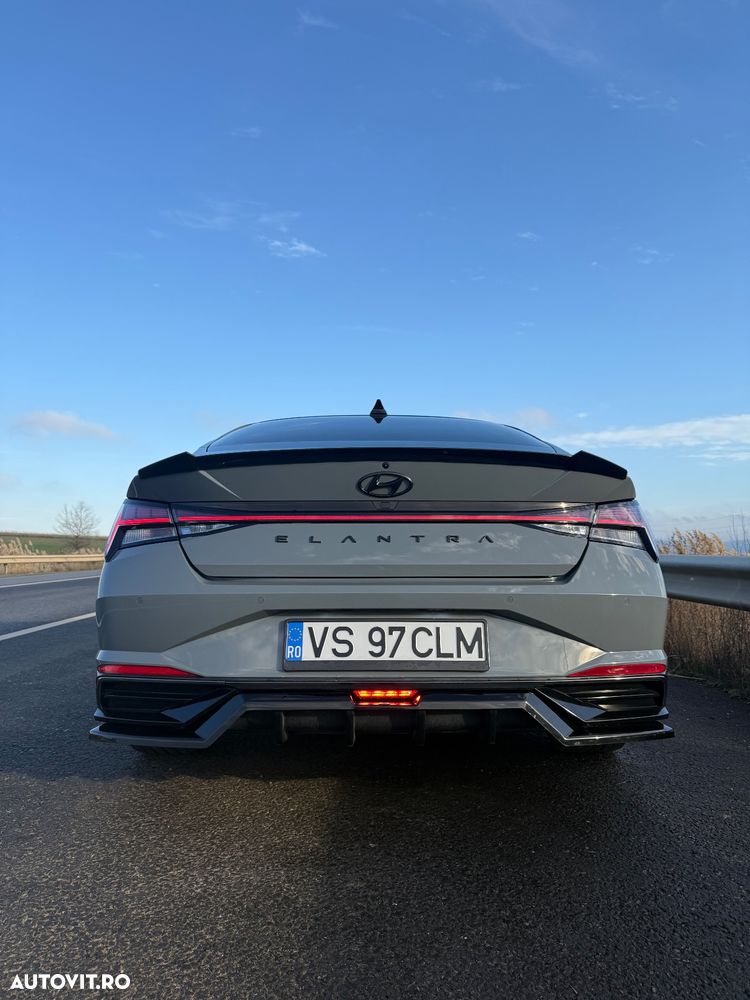 Hyundai Elantra 1.6 l 123 CP CVT Exclusive Navi - 12