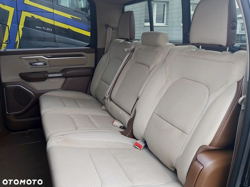 RAM 1500 Crew Cab Shortbed Laramie - 32