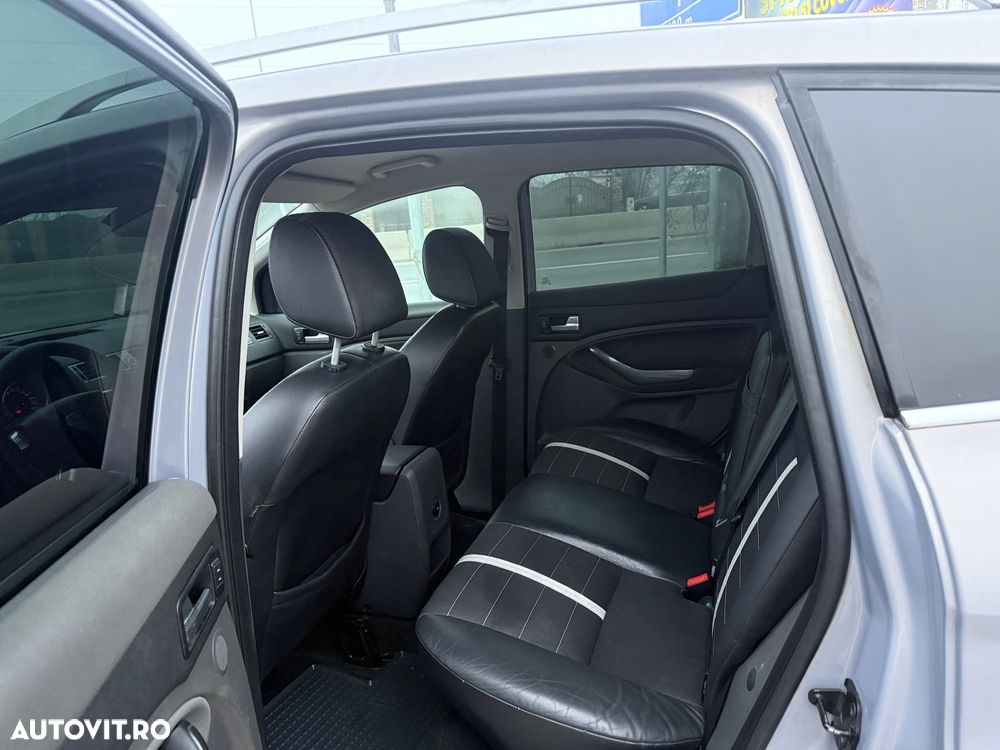 Ford Kuga 2.0 TDCi 4WD Powershift Titanium - 8