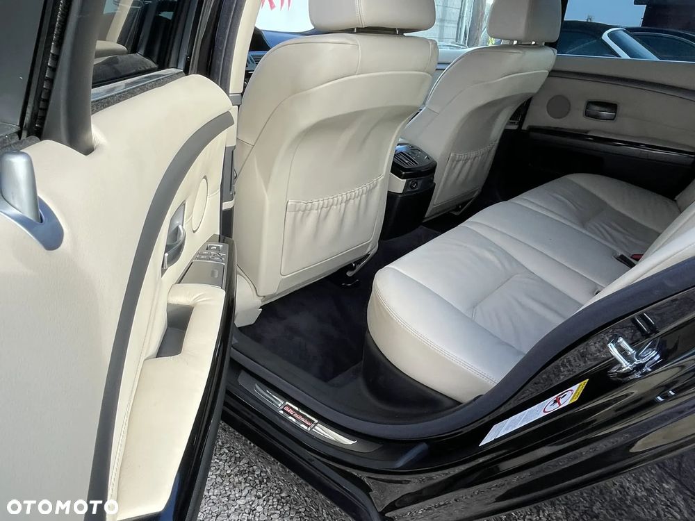 BMW Seria 7 750i - 17