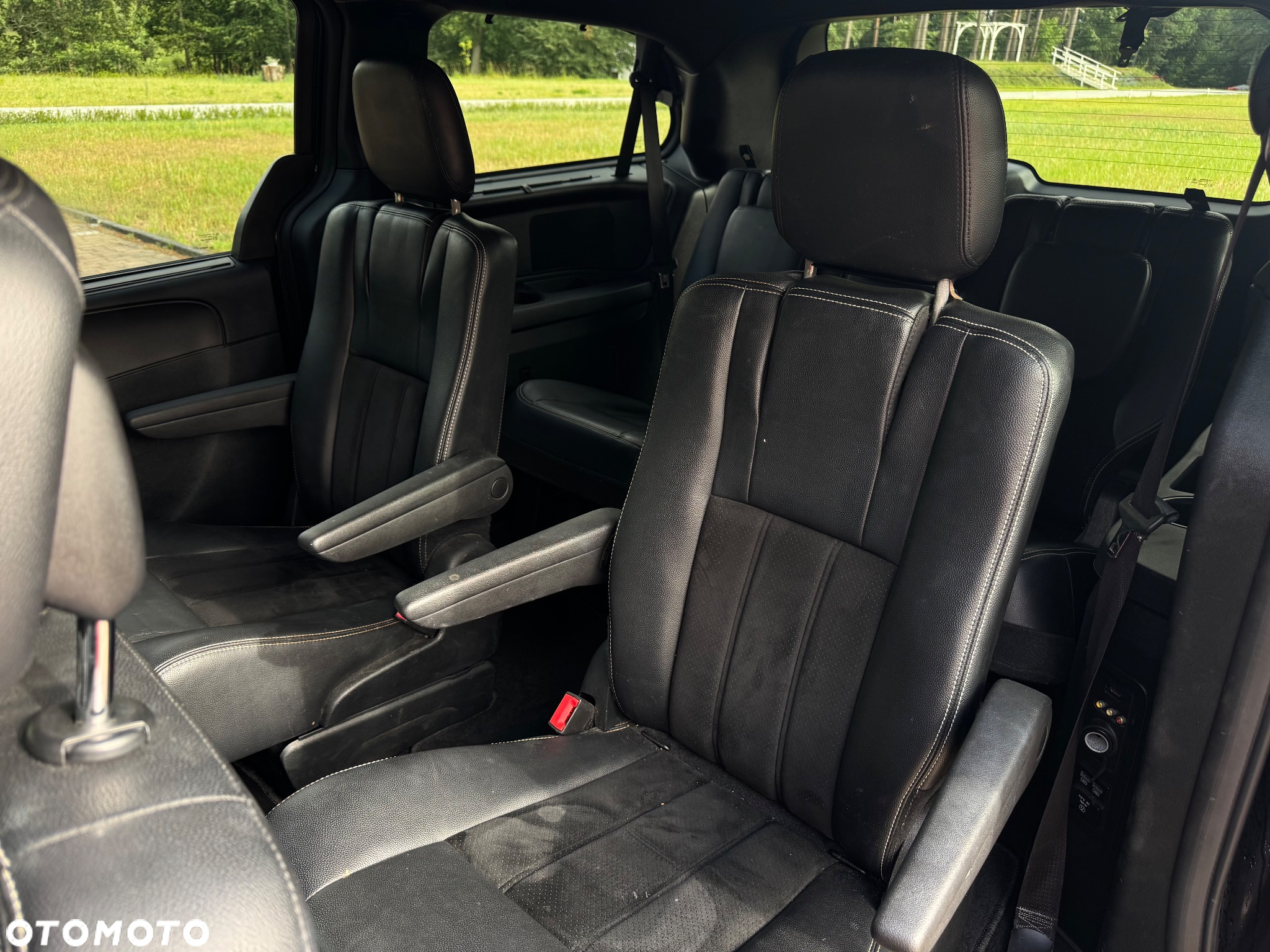 Dodge Grand Caravan - 12