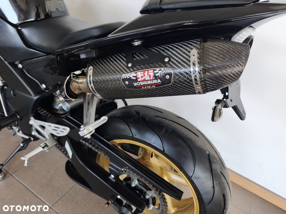 Yamaha R1 - 13