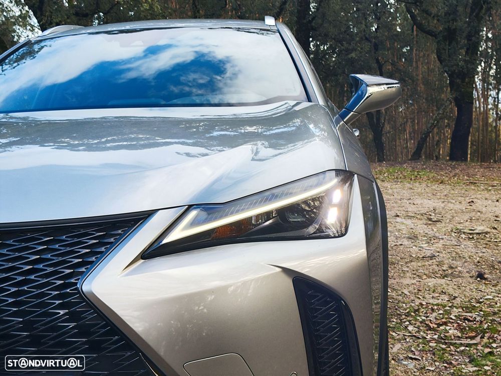 Lexus UX 250h Sport - 20