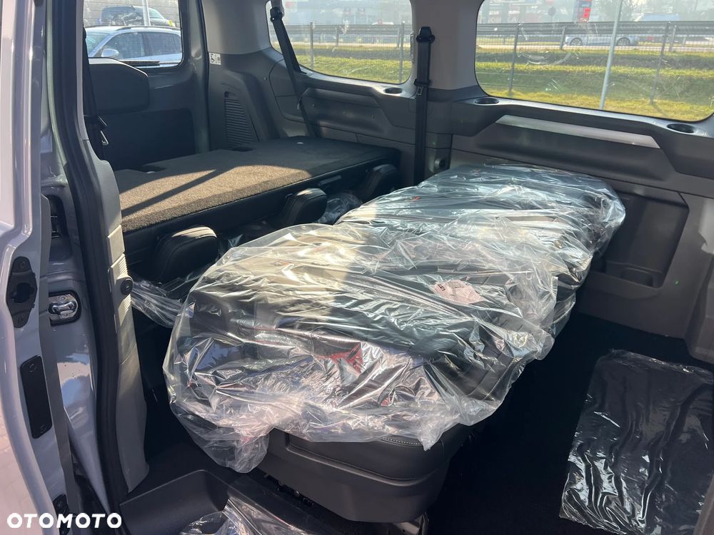 Volkswagen Caravelle - 9