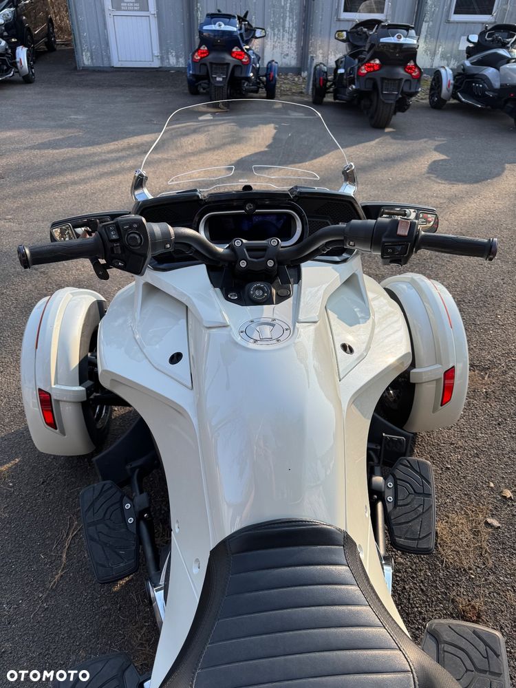 Can-Am Spyder - 11