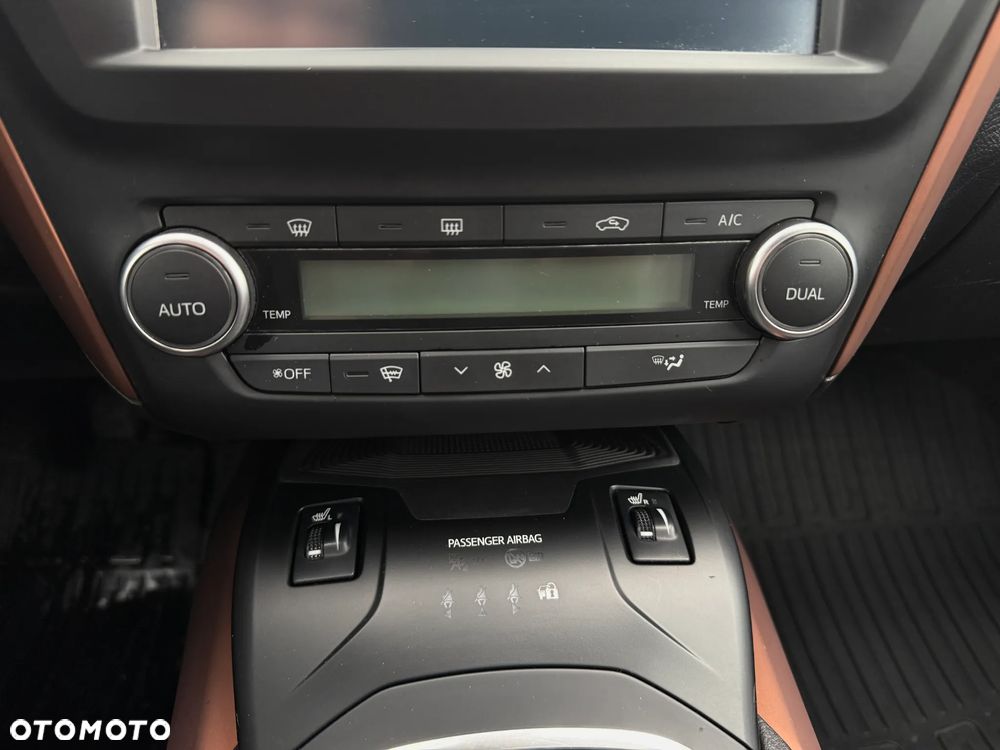 Toyota Avensis Touring Sports 1.8 Executive - 27