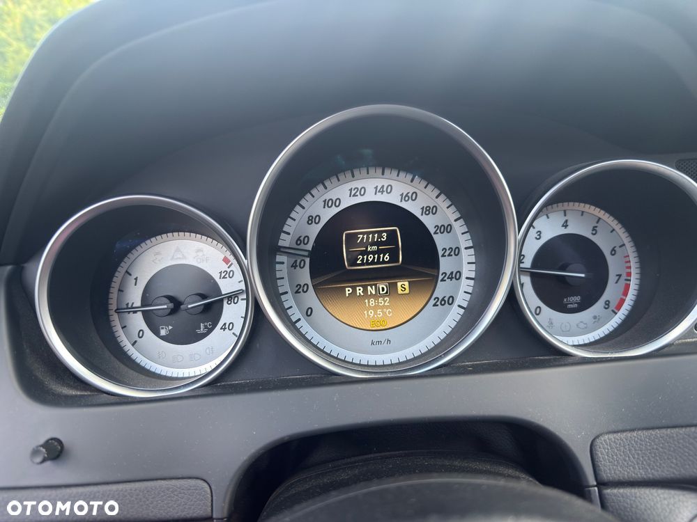 Mercedes-Benz Klasa C 180 BlueEFFICIENCY 7G-TRONIC - 23