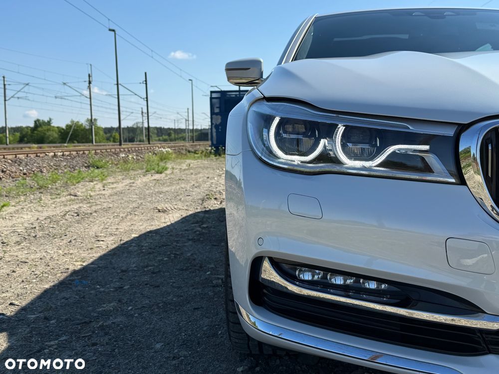 BMW Seria 7 750i xDrive - 13